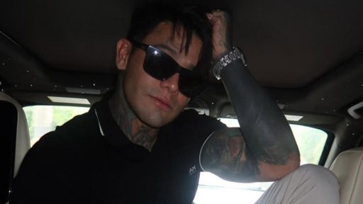 Polémica por video de Yeferson Cossio visitando a su abuela en una humilde vivienda