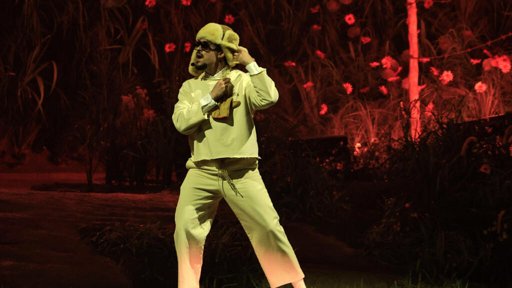 Bad Bunny responde a críticas sobre el Super Bowl en Saturday Night Live