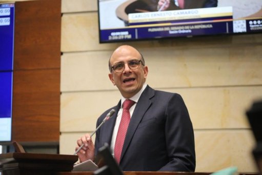 Elección de Carlos Camargo en la Corte Constitucional desata crisis política