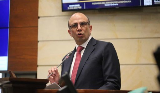 Elección de Carlos Camargo en la Corte Constitucional desata crisis en la coalición de Gobierno