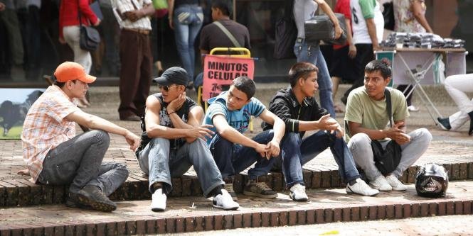 Preocupante cifra de jóvenes que no estudian ni trabajan en Colombia revela profunda brecha de género