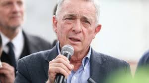 Álvaro Uribe renuncia a la prescripción en su proceso por manipulación de testigos